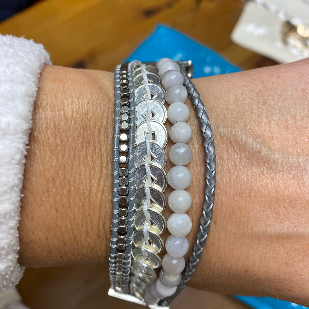 Victoria Emerson Bracelet 12$